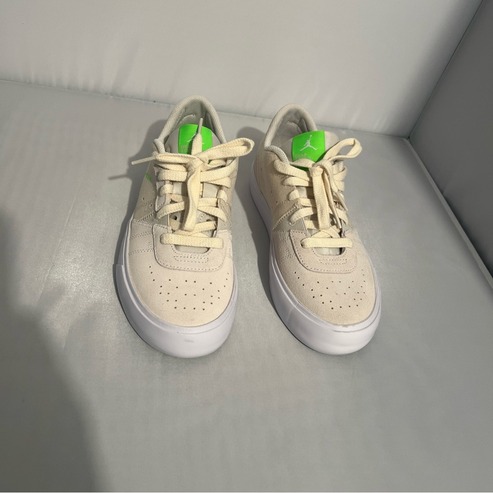 Jordan Series.05 Low Dear Studio size 7.5 ( DM3383-103)